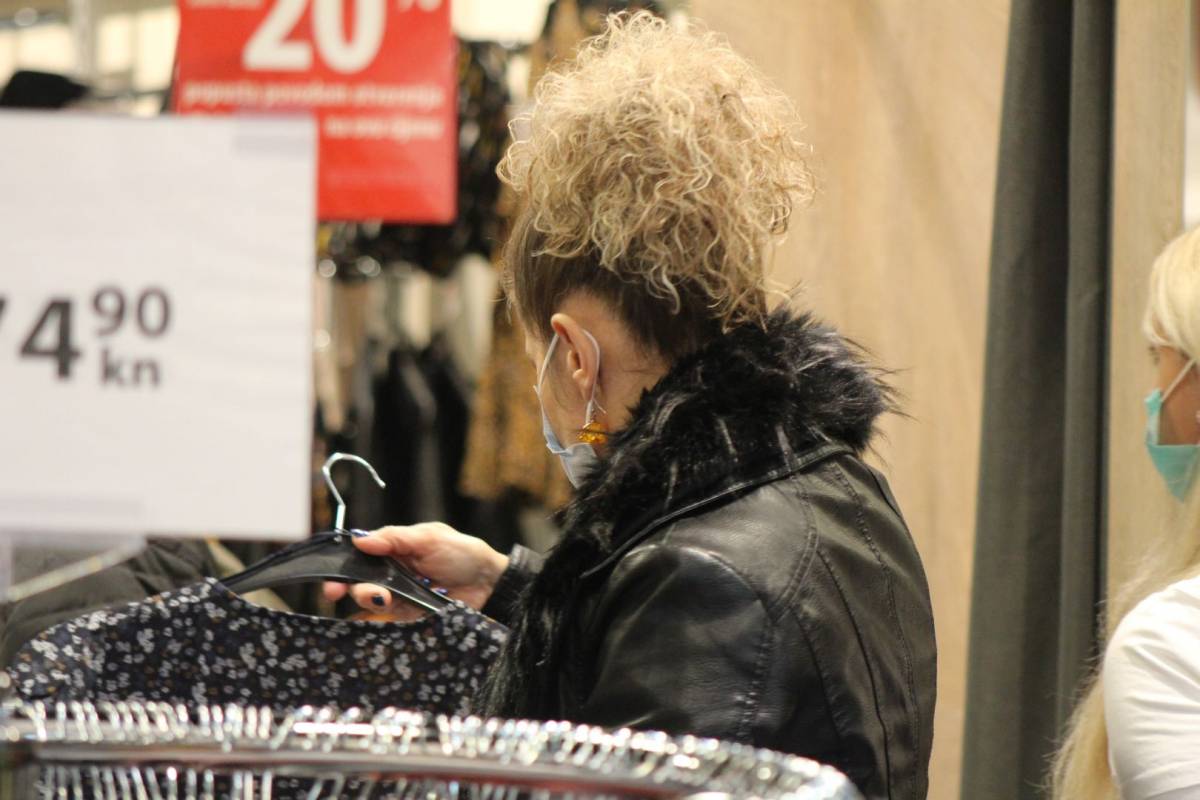 FOTO: Svečano otvorenje nove NKD prodavaonice u Požegi