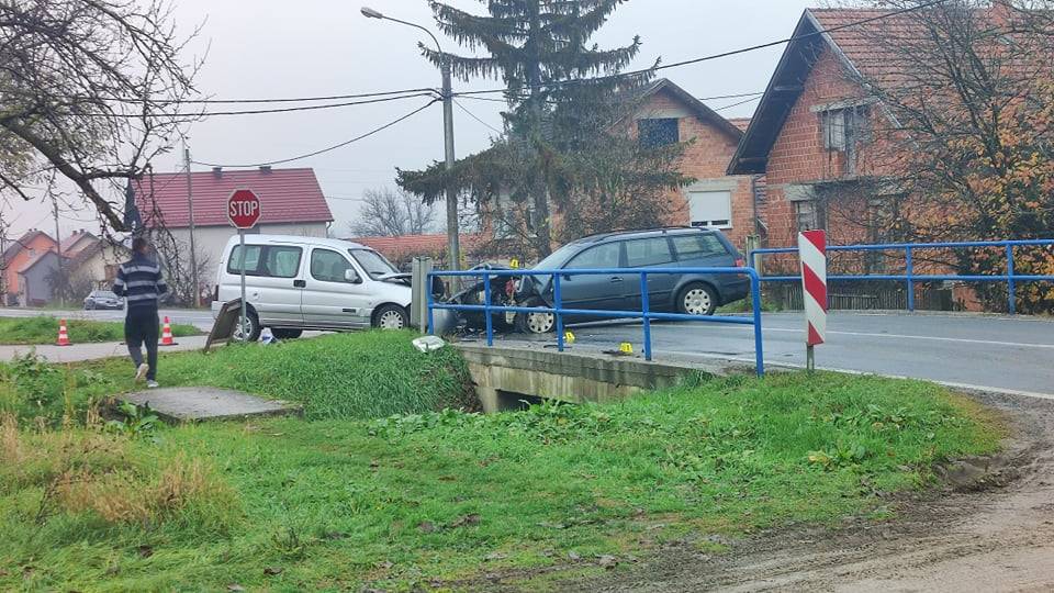 Jutros frontalni sudar u Blacku, jednu osobu odvezla Hitna pomoć