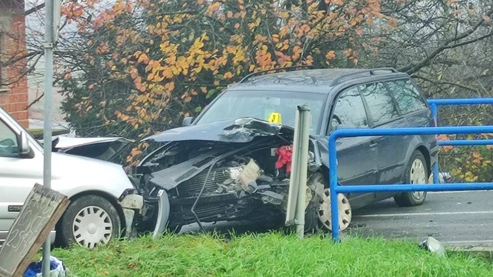 Jutros frontalni sudar u Blacku, jednu osobu odvezla Hitna pomoć