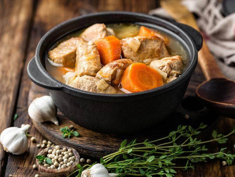 Recept za svinjski gulaš koji će vas utopliti bolje od centralnog grijanja