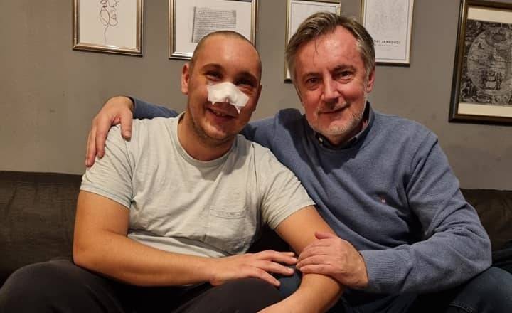 Škoro posjetio mladog Slavonca koji je pretučen zbog toga što je naručio njegovu pjesmu