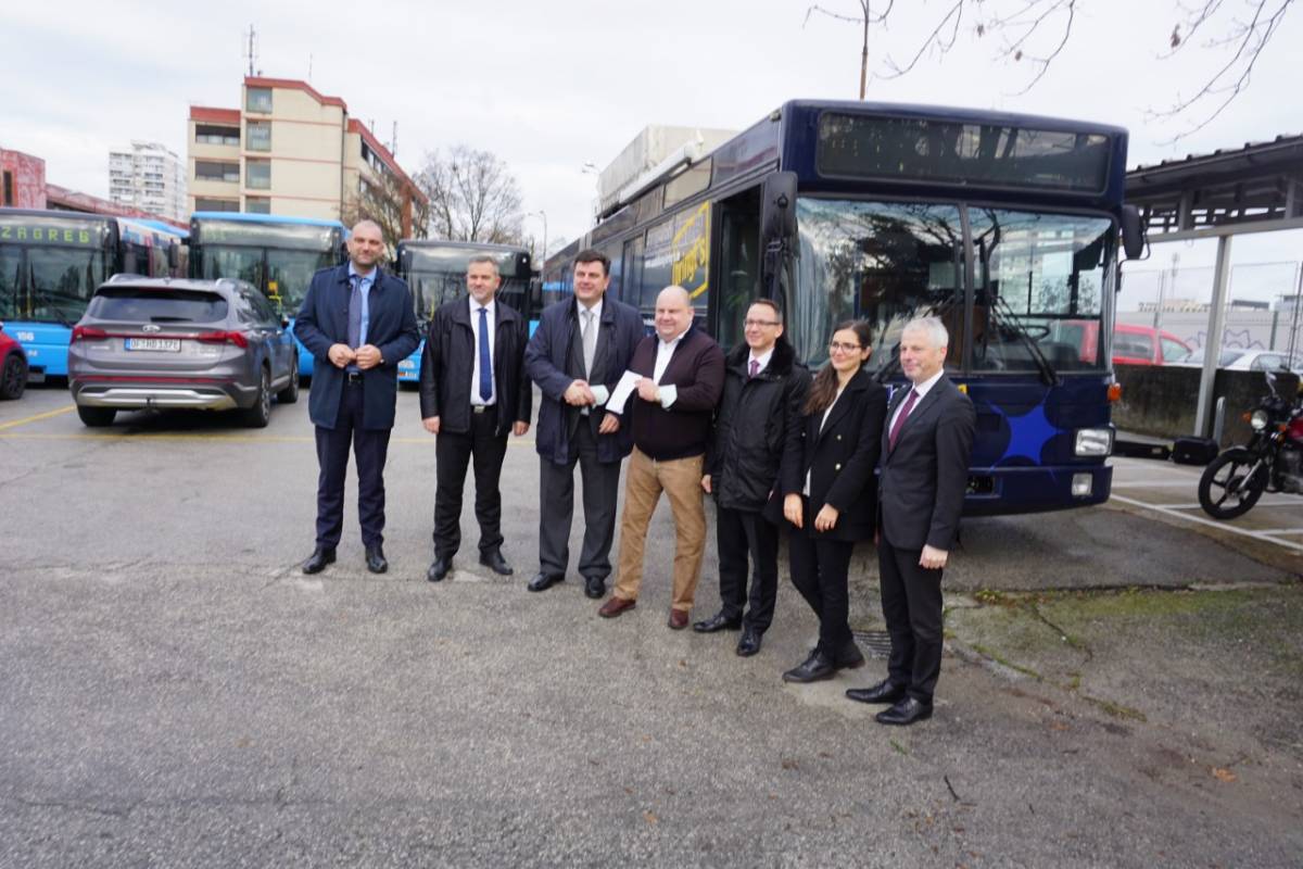 Njemačka Gospodarsko-trgovinska komora i grad Mainz donirali autobus hrvatskom fakultetu