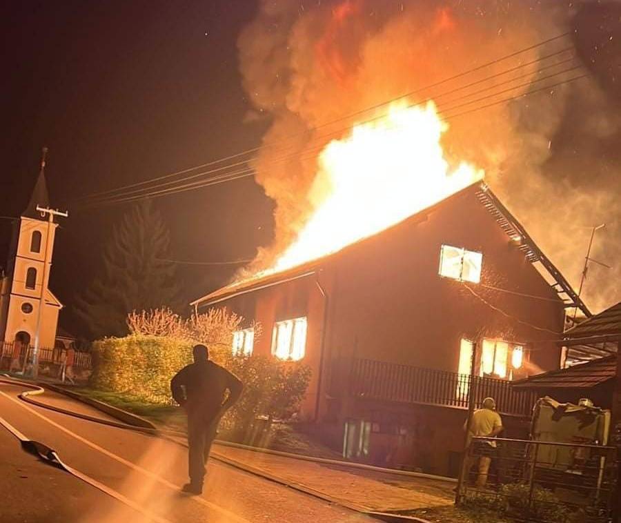 Sinoć izbio požar na obiteljskoj kući u mjestu Sapna