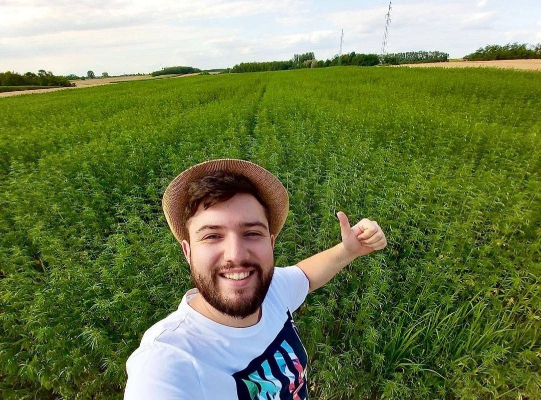 Zvonimir na svojoj djedovini uzgaja konoplju i od nje pravi ulje: ʼʼPrva reakcija Slavonaca je bila skeptična, čak su znali kopati po zemlji da se uvjereʼʼ