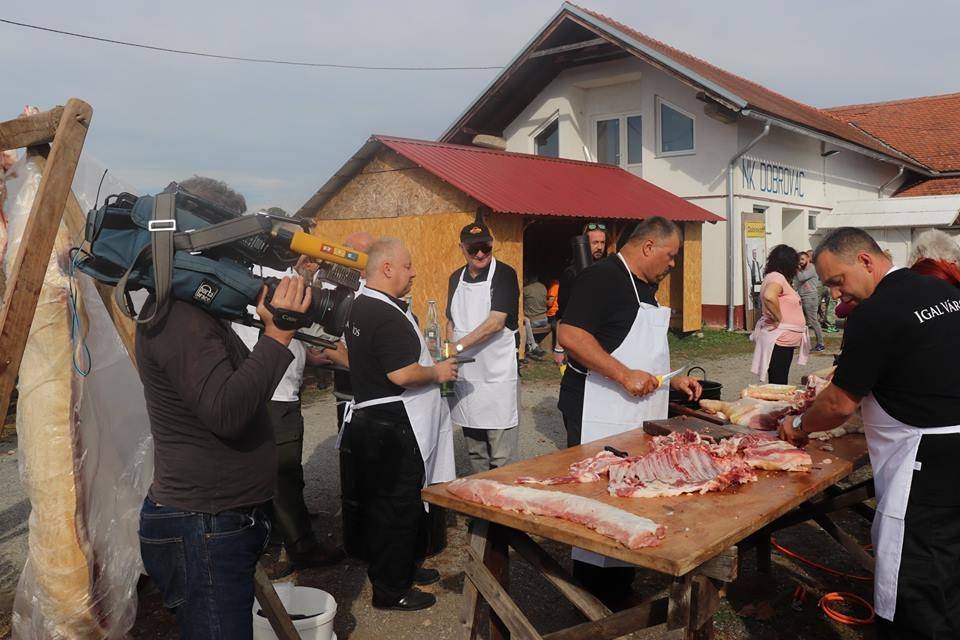 Legendarne detaljne upute za svinjokolju