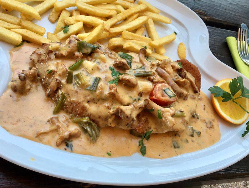 Omiljeni recept za pohanu svinjetinu u kremastom umaku od gljiva