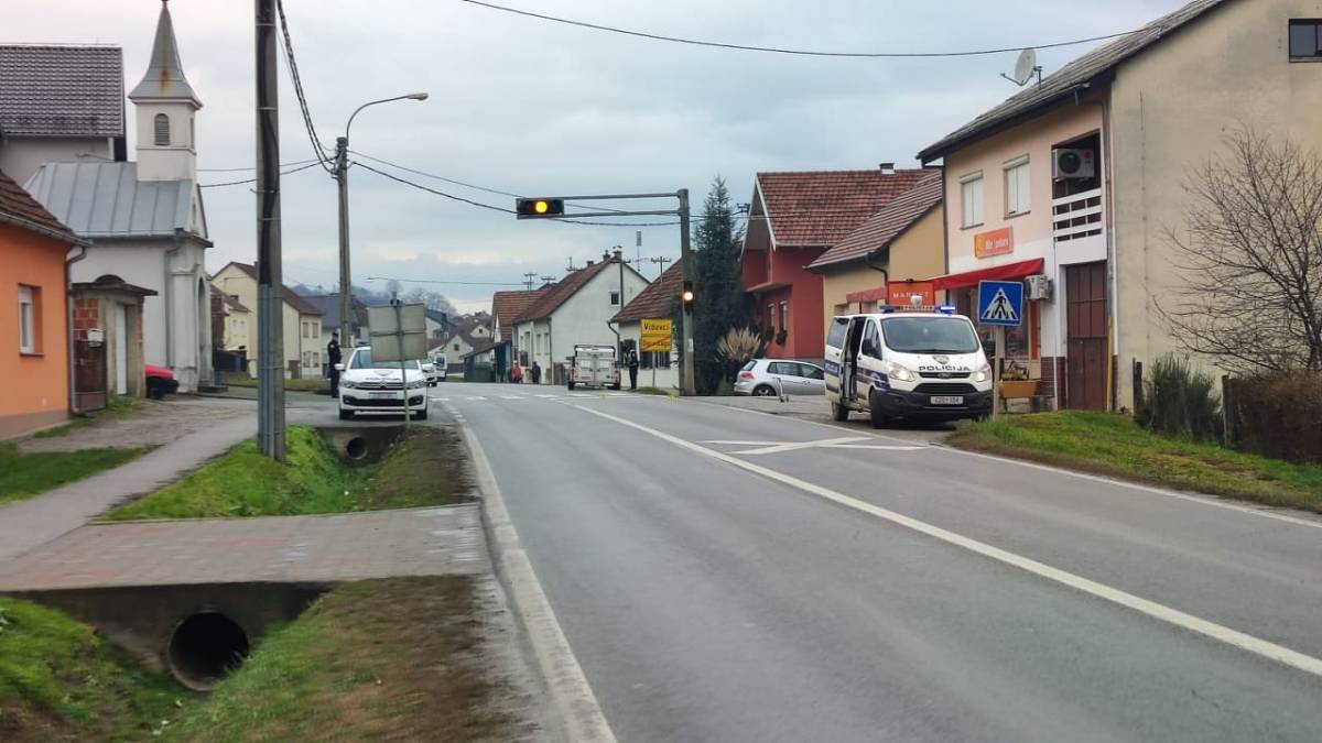 STRAŠNO: Nalet automobila na dijete kod škole u Dervišagi