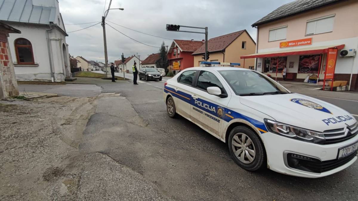 STRAŠNO: Nalet automobila na dijete kod škole u Dervišagi