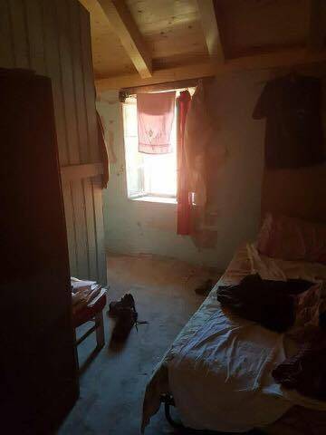 Nehumani uvjeti u kojima sezonci žive na Jadranu- garaže, šupe, potkrovlja, barake...