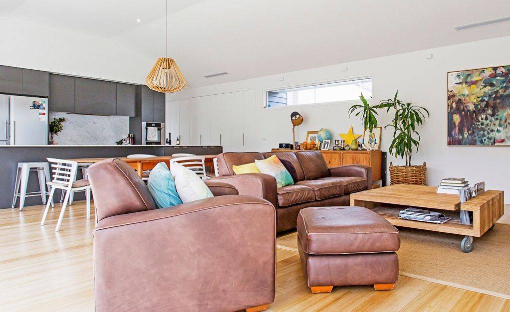 Pogledajte 20 super ideja za spojenu dnevnu sobu, kuhinju i blagovaonicu