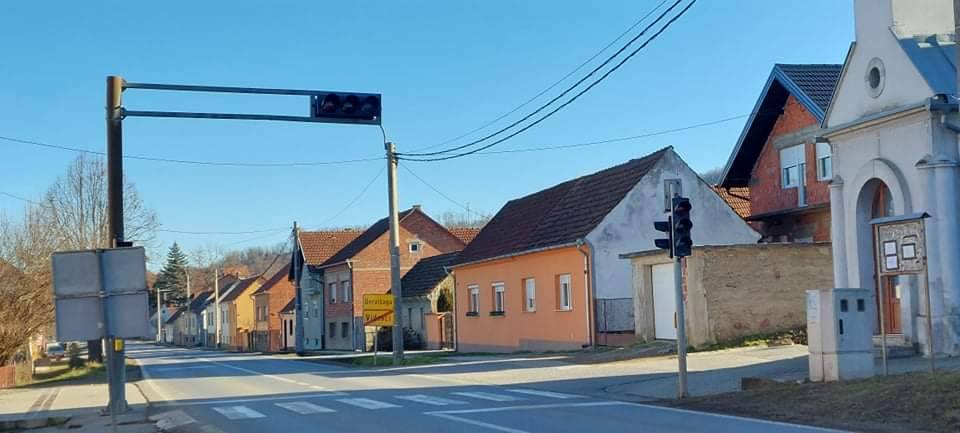 Prije nekoliko dana kod semafora u Dervišagi automobil je udario dijete, a sada taj isti semafor ponovno ne radi 