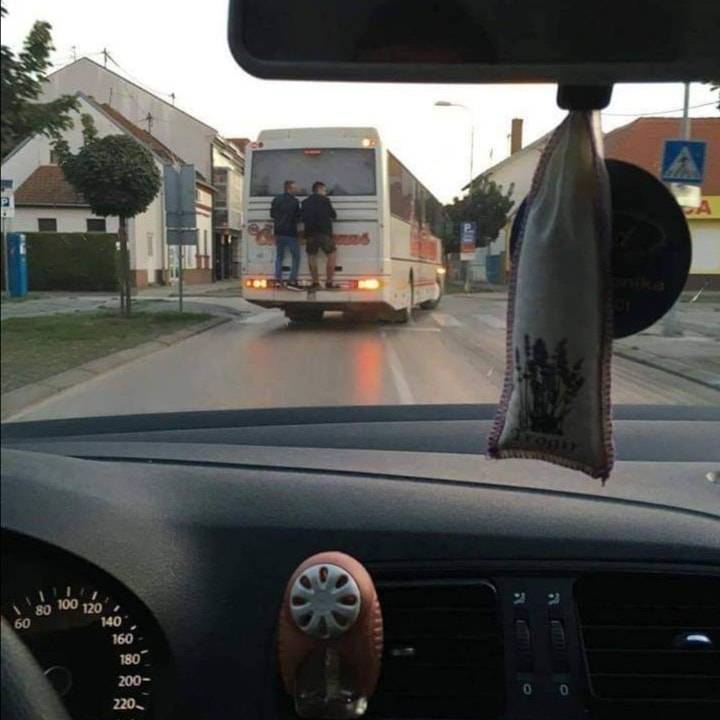 SULUDA IDEJA: Pogledajte kako su se Slavonci vozili autobusom bez plaćanja karte