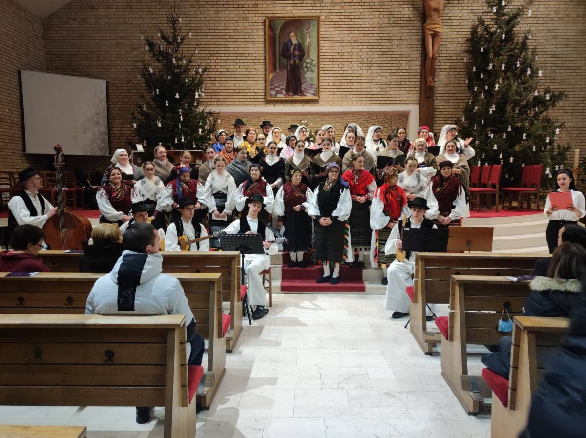 Božićni koncert Folklornog ansambla Požega: ʺPreveliku radost  navišćujem vamaʺ