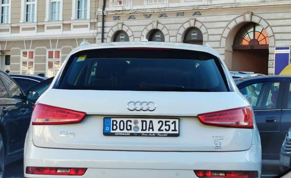 FOTKA DANA: Registracija nasmijala slučajne prolaznike na požeškom trgu