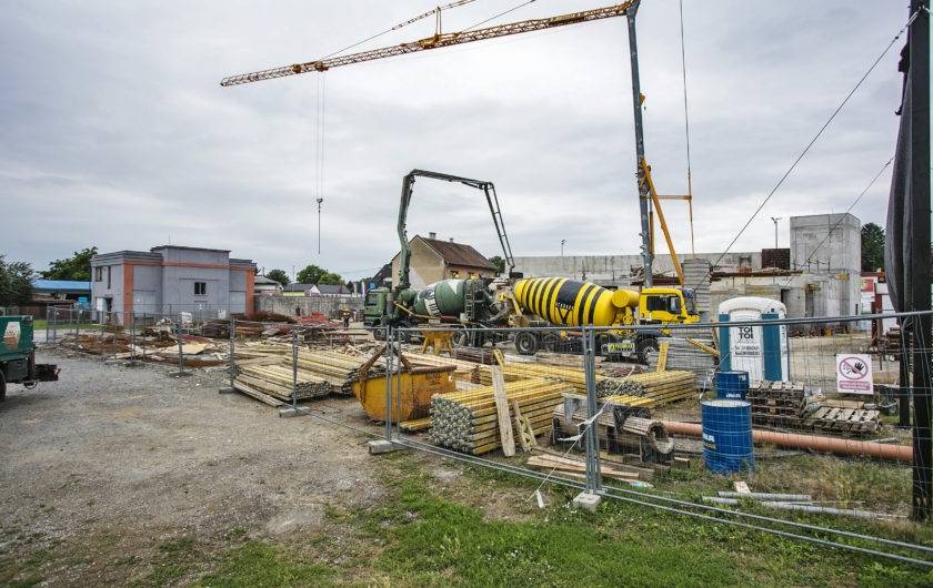 Crtica iz Pleternice; ovo na slici trebao bi biti Trg bećarca i gange, ali branitelji inzistiraju da ga nazovu po njima
