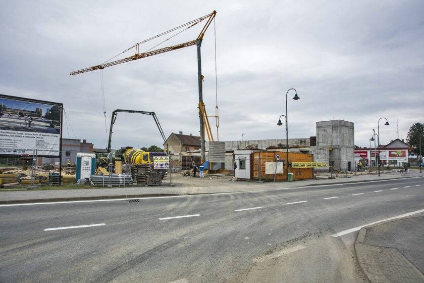 Crtica iz Pleternice; ovo na slici trebao bi biti Trg bećarca i gange, ali branitelji inzistiraju da ga nazovu po njima