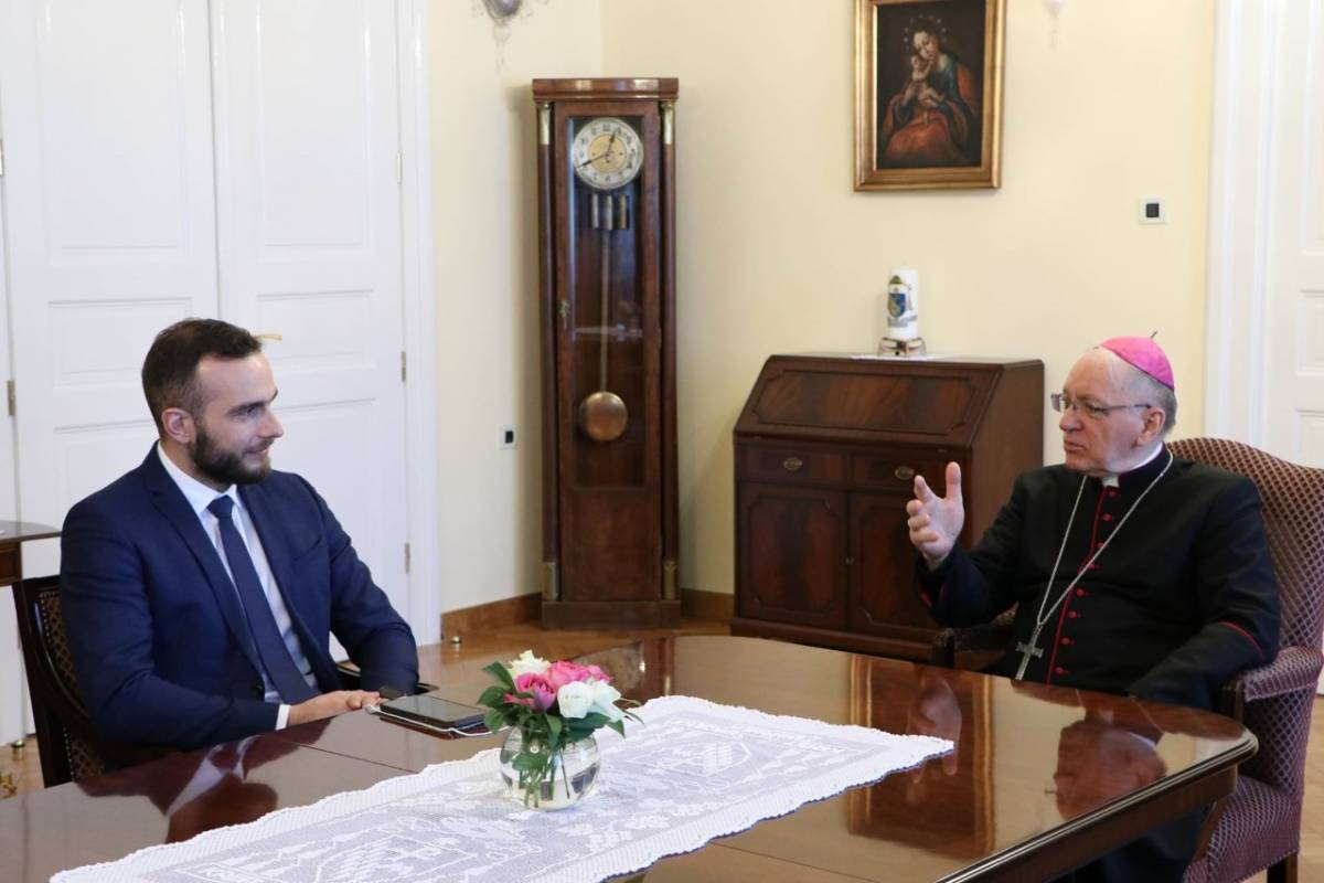 Susret biskupa Škvorčevića i ministra Aladrovića