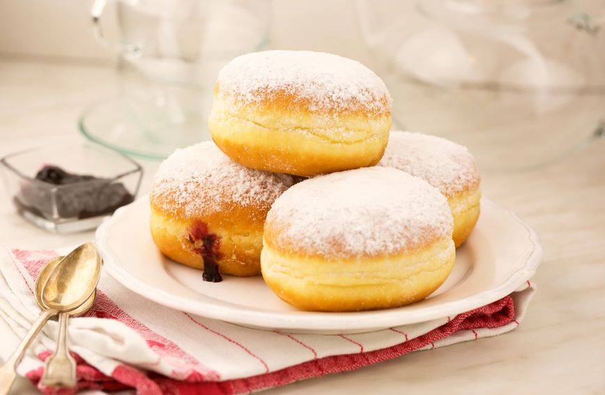 Detaljan postupak: Najbolji recept za klasične krafne pjenaste poput oblaka