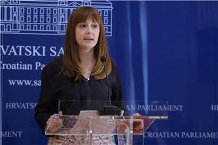 Martina Vlašić Iljkić (SDP) protivi se povratku plaća na razinu iz 2013. bivšim kolegama u Gradskoj upravi, dok je na ime saborskih povlastica samo u 2021. uzela preko 70 tisuća kuna