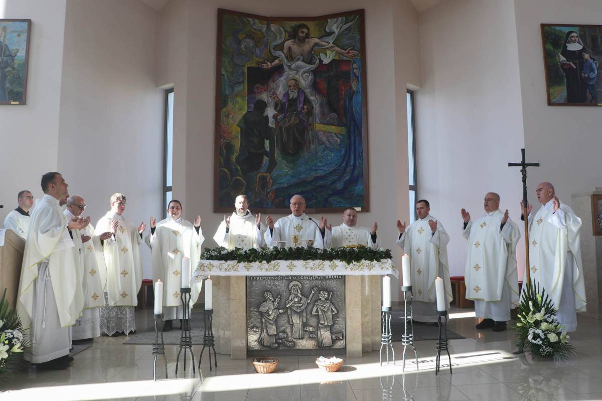 Biskup Škvorčević predvodio slavlje posvete nove župne crkve sv. Leopolda Mandića u Virovitici