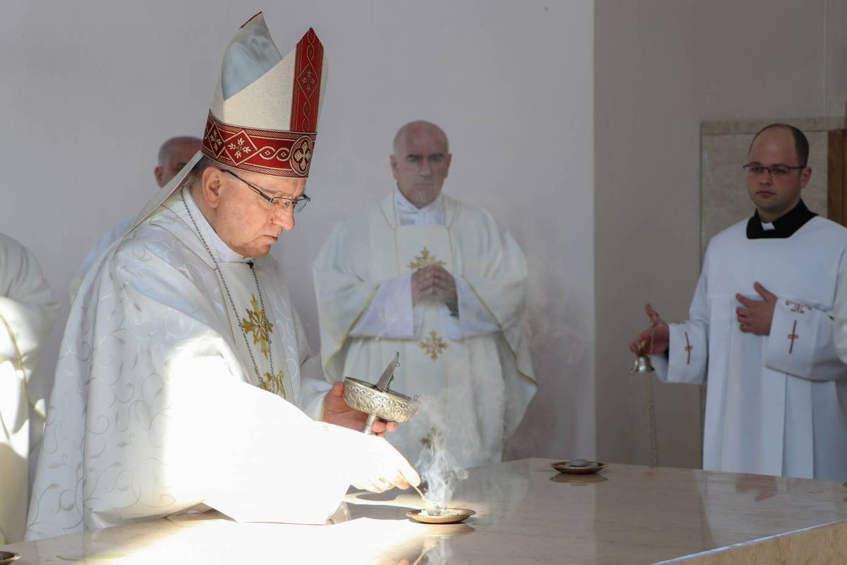 Biskup Škvorčević predvodio slavlje posvete nove župne crkve sv. Leopolda Mandića u Virovitici