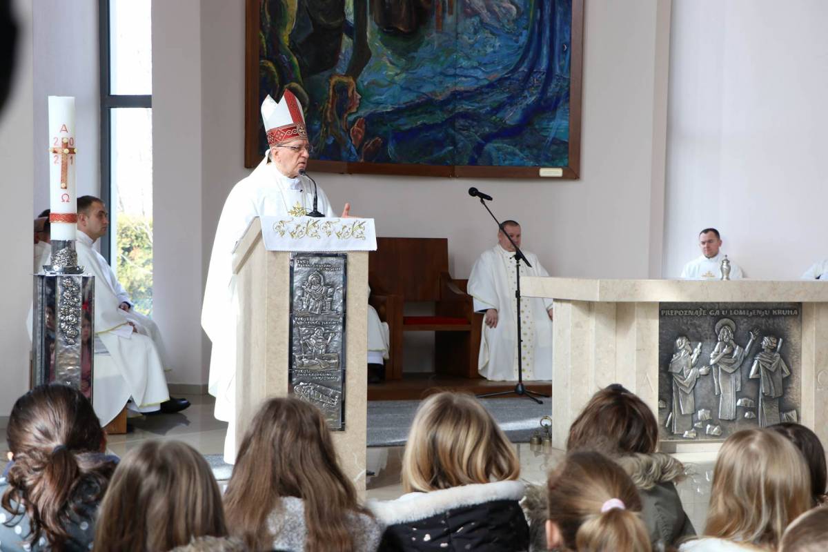 Biskup Škvorčević predvodio slavlje posvete nove župne crkve sv. Leopolda Mandića u Virovitici