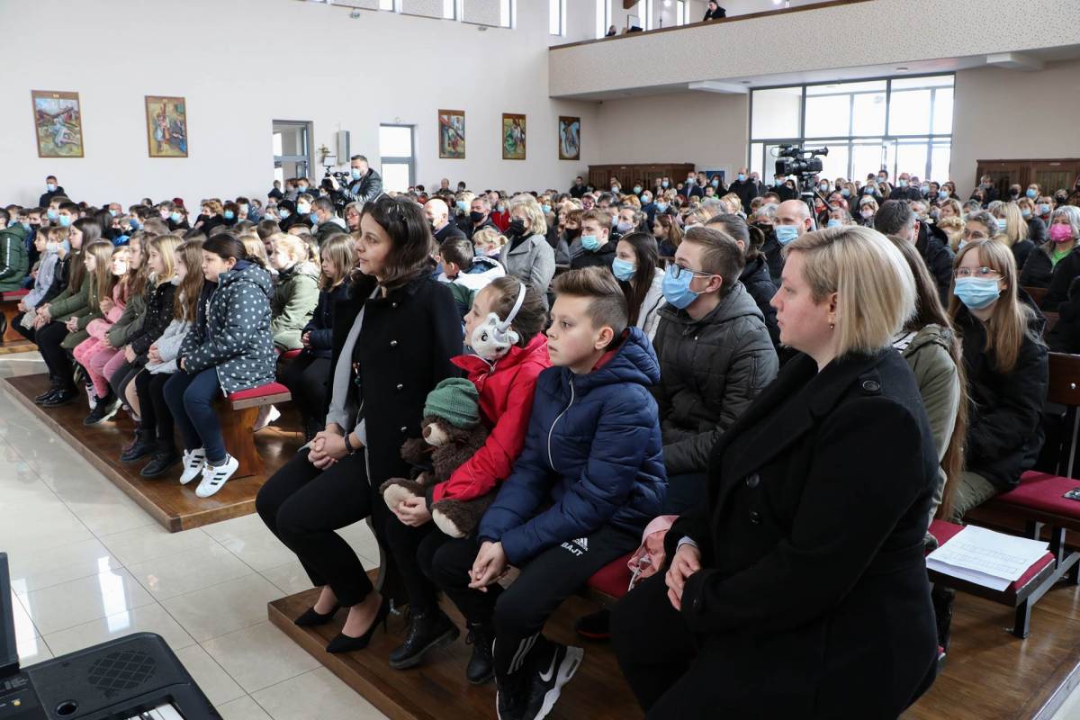 Biskup Škvorčević predvodio slavlje posvete nove župne crkve sv. Leopolda Mandića u Virovitici