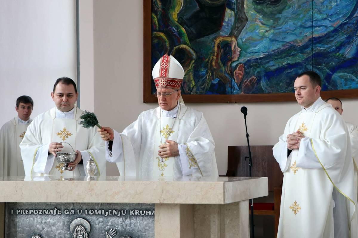 Biskup Škvorčević predvodio slavlje posvete nove župne crkve sv. Leopolda Mandića u Virovitici