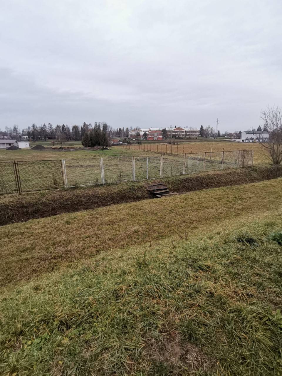 Požeški Komunalac odobrio korištenje površine za trening osnova poslušnosti i socijalizacije pasa