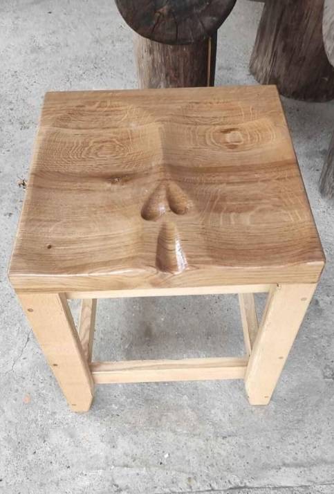 NEOBIČAN OGLAS: Prodaje se ʺmuški stolacʺ, cijena smiješna