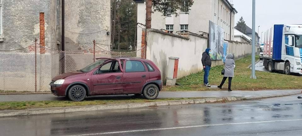 PROMETNA NESREĆA U POŽEGI: Sudarili se kamion i osobni automobil
