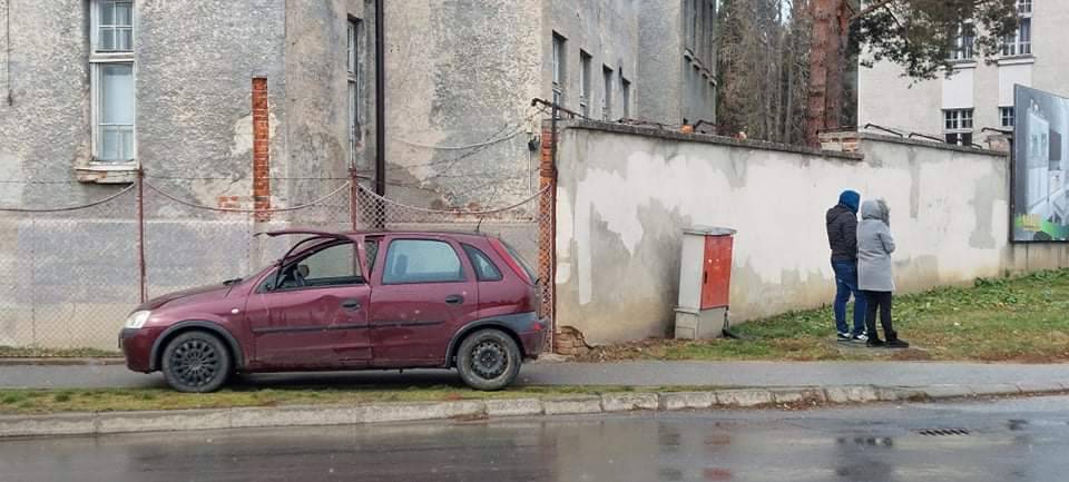 PROMETNA NESREĆA U POŽEGI: Sudarili se kamion i osobni automobil