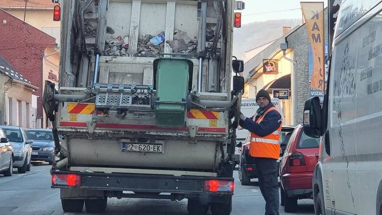 Štrajk u Komunalcu prekinut: Radnici dobili povećanje plaće