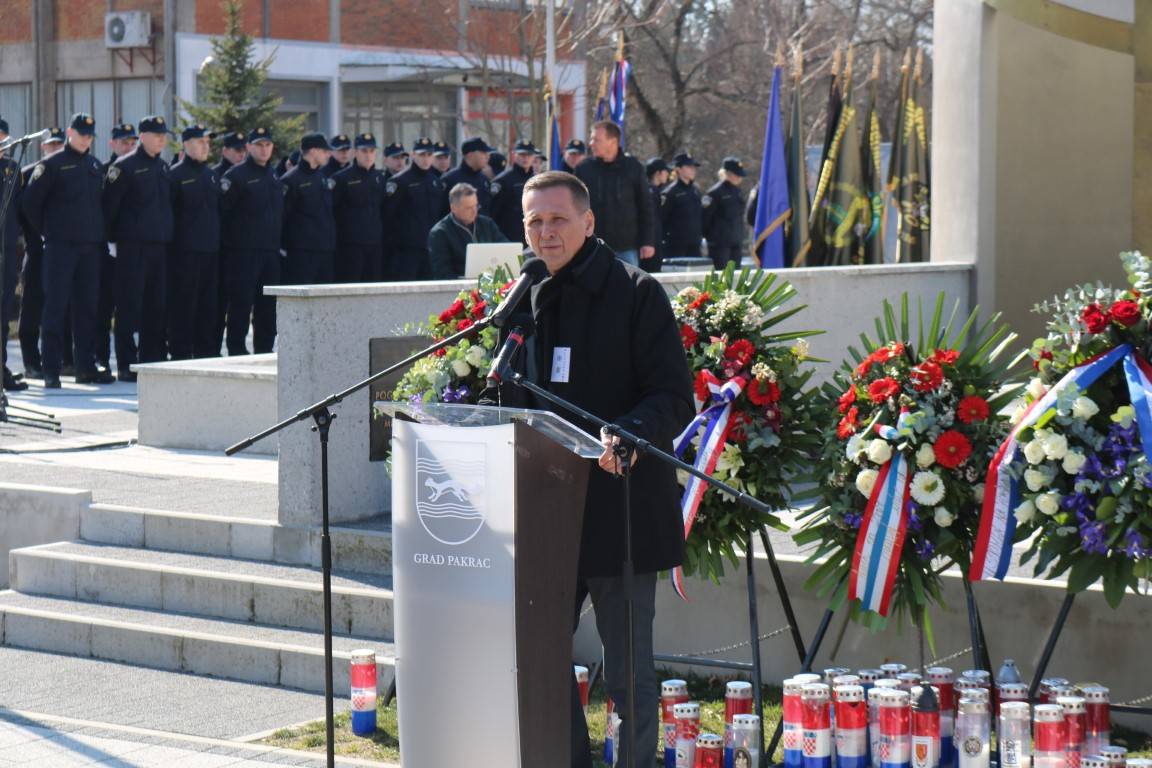 PREDSJEDNIK MILANOVIĆ U PAKRACU: Ne slavimo rat nego hrabrost i odvažnost