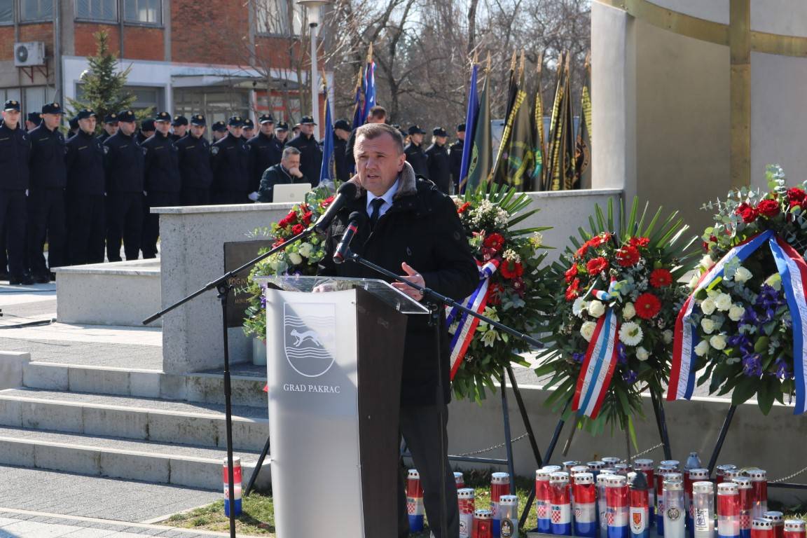 PREDSJEDNIK MILANOVIĆ U PAKRACU: Ne slavimo rat nego hrabrost i odvažnost