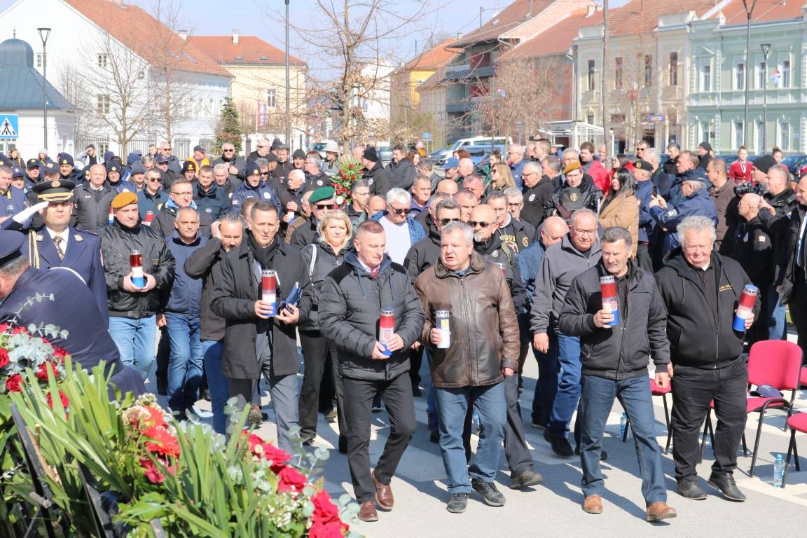 PREDSJEDNIK MILANOVIĆ U PAKRACU: Ne slavimo rat nego hrabrost i odvažnost