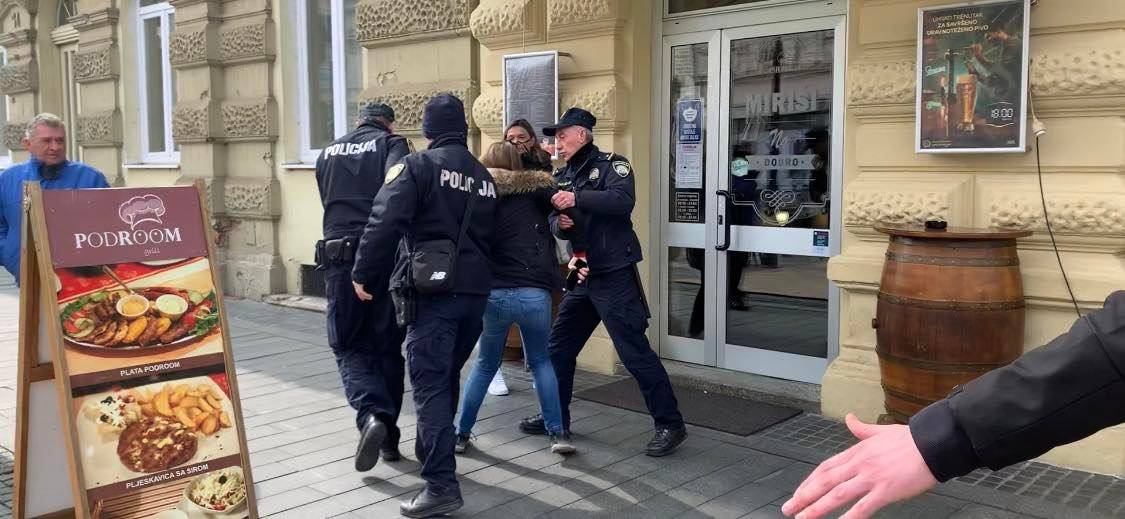 VIDEO: Incident na skupu na Korzu. Privedena Brođanka