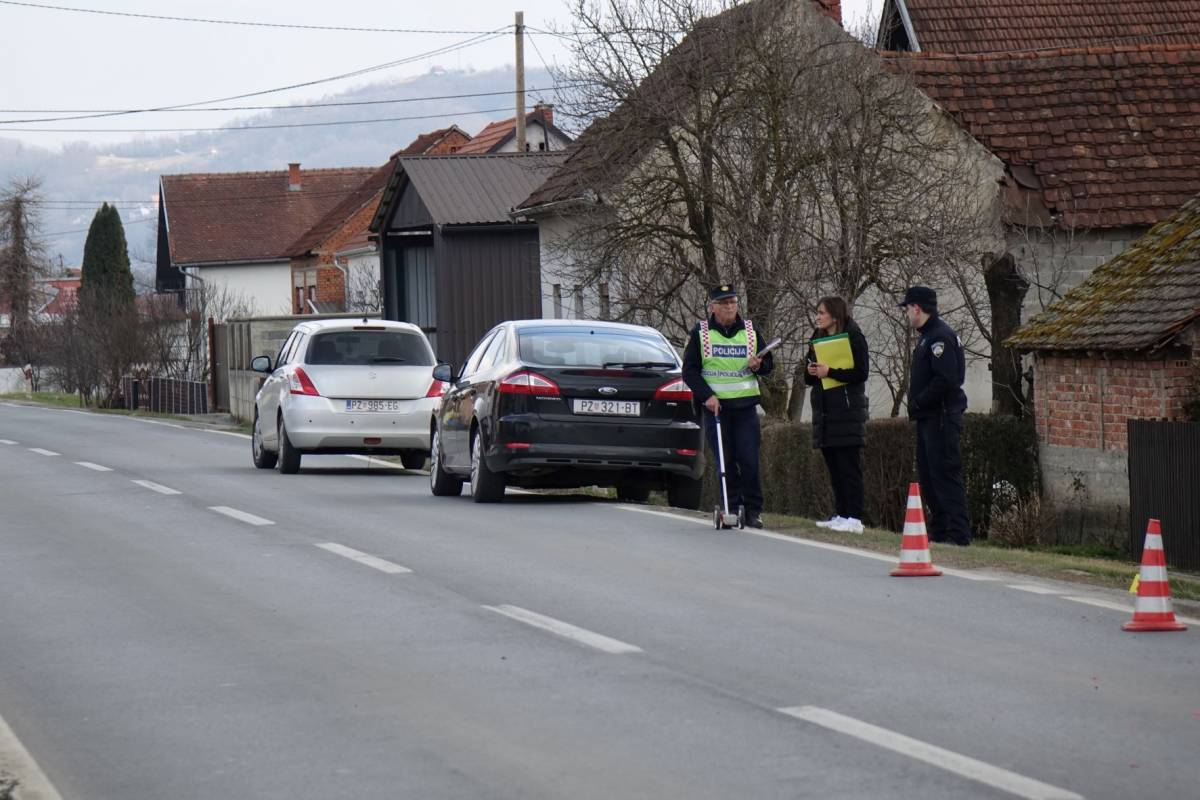 VOZAČ PREVEZEN U BOLNICU: U Brestovcu se zabio automobilom u parkirani automobil, a zatim u kuću