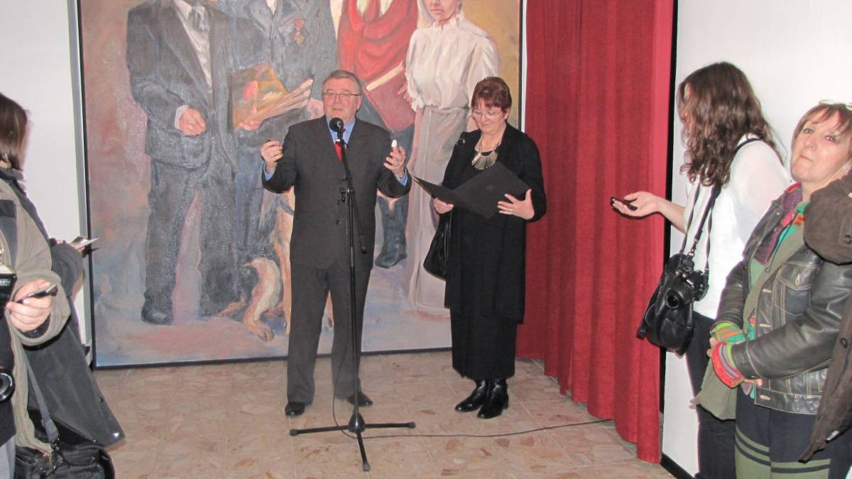 Zašto se već godinama od javnosti skriva svečani zastor plaćen novcem Požežana?