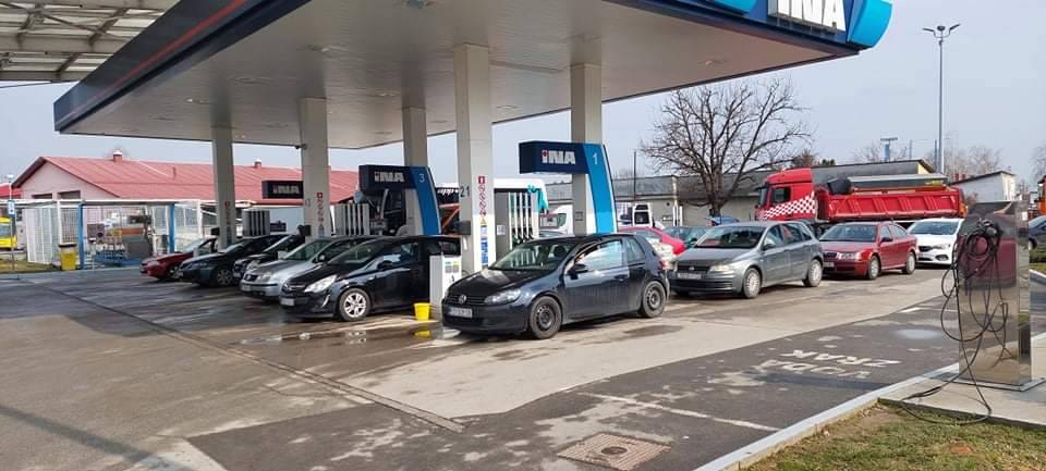 GUŽVE SE NASTAVLJAJU: Na više benzinskih pumpi u Požegi nestalo dizela