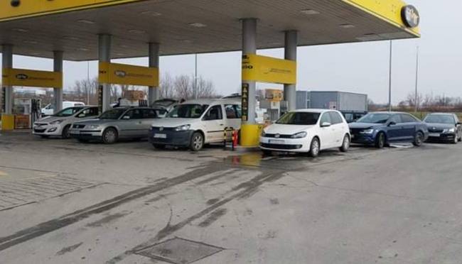 GUŽVE SE NASTAVLJAJU: Na više benzinskih pumpi u Požegi nestalo dizela