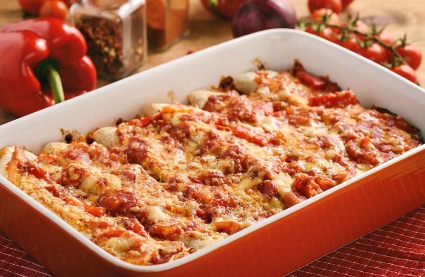 Kako fino! Recept za zapečene tortilje punjene piletinom i sirom