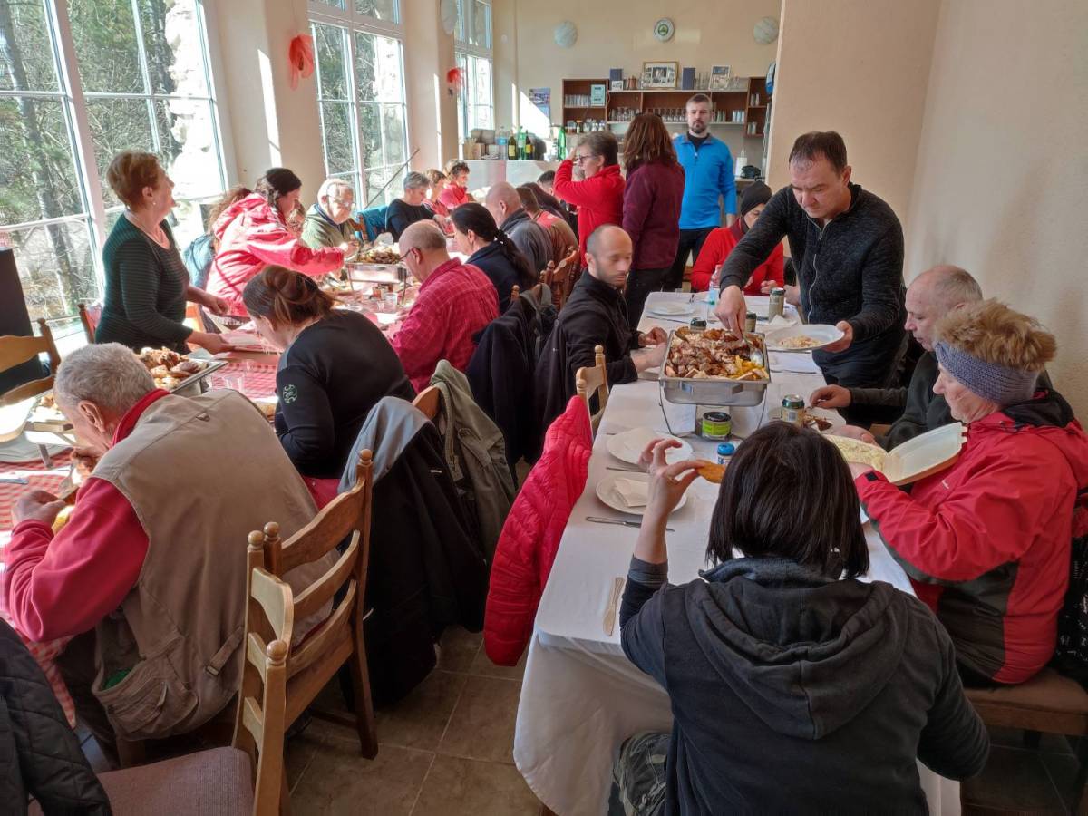 Radna akcija članova HPD ʺSokolovacʺ Požega povodom nadolazećih 40. ʺPapučkih jaglacaʺ