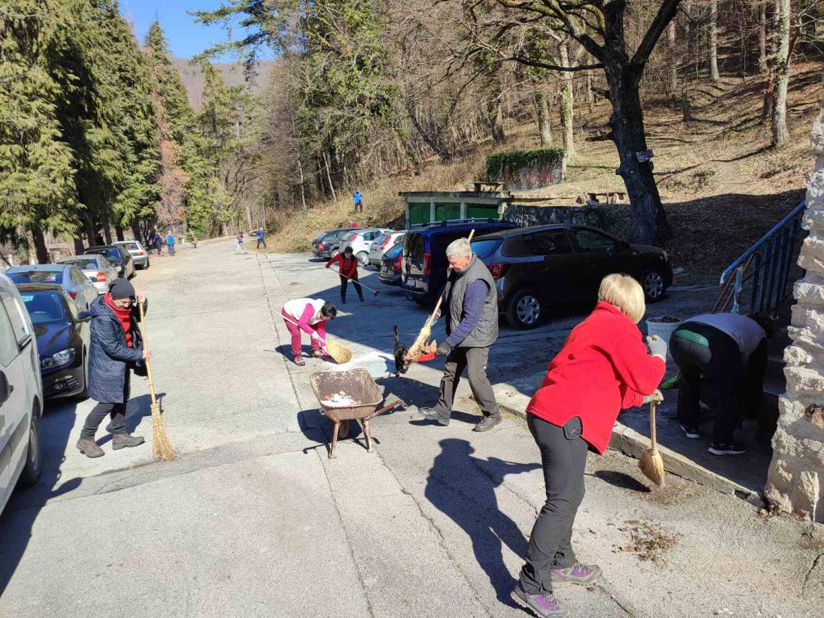 Radna akcija članova HPD ʺSokolovacʺ Požega povodom nadolazećih 40. ʺPapučkih jaglacaʺ