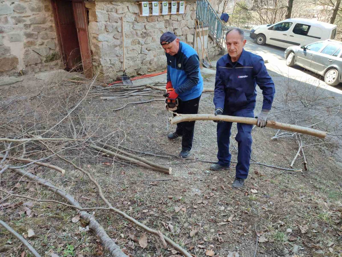 Radna akcija članova HPD ʺSokolovacʺ Požega povodom nadolazećih 40. ʺPapučkih jaglacaʺ