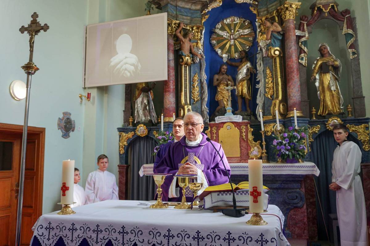 Biskup Škvorčević krstio sedmo dijete roditelja Uremović u Špišić Bukovici
