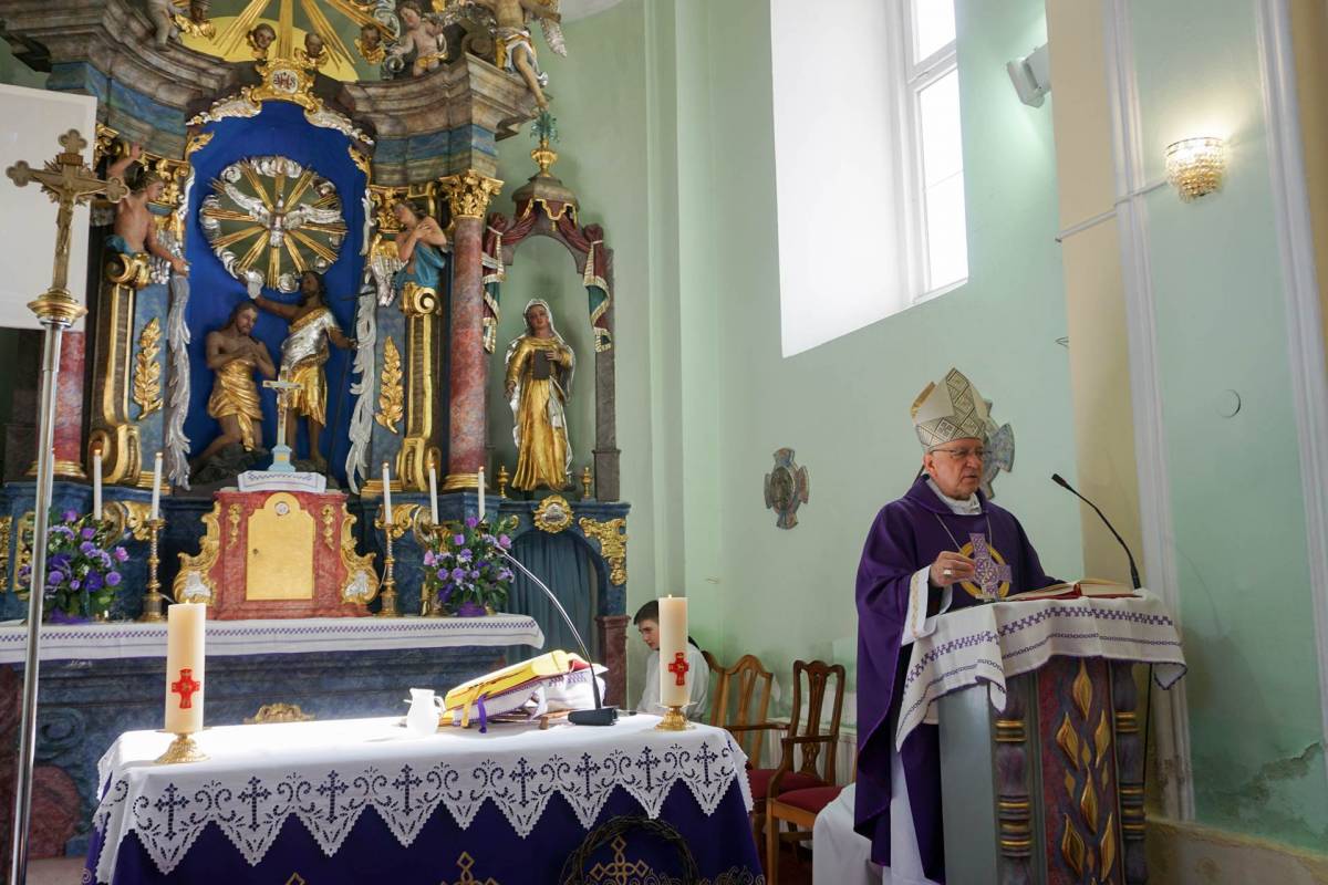 Biskup Škvorčević krstio sedmo dijete roditelja Uremović u Špišić Bukovici