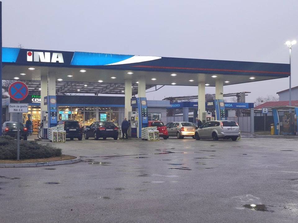 ZNAČAJNI PAD CIJENA GORIVA: Evo kakve nas cijene od sutra čekaju na benzinskim pumpama...