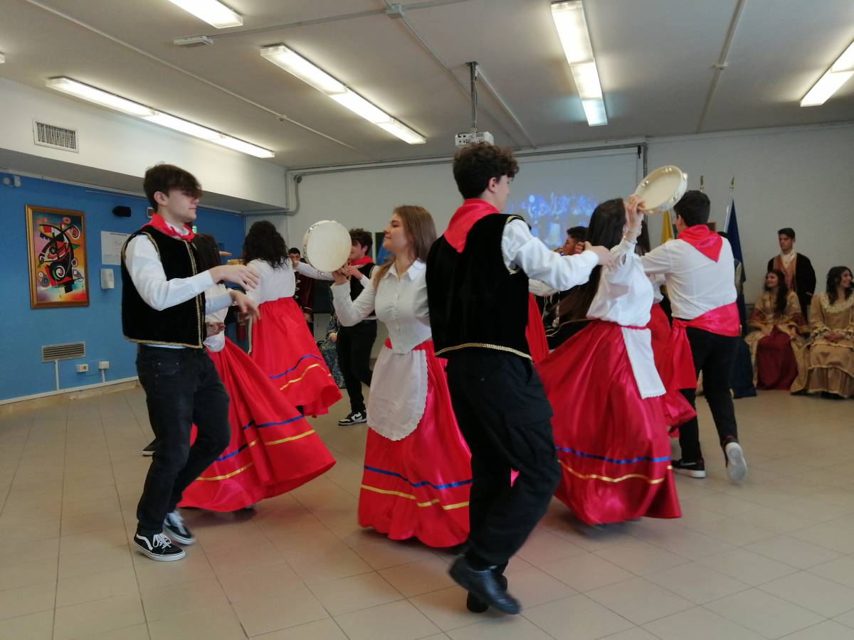 Učenici Ekonomske škole Požega predstavili su svoj izum SolarBag na Siciliji