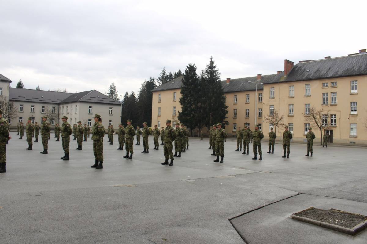 Obvezni vojni rok u Hrvatskoj najviše podržavaju žene starije od 60 godina